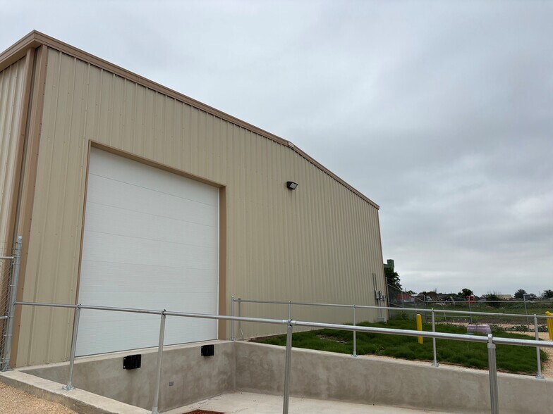 More Photos Of 764 Soechting Rd, New Braunfels Unknown For Lease