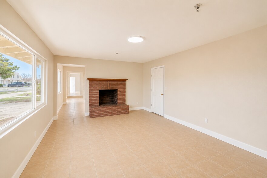 More Photos Of 16012-16020 Juniper St, Hesperia Assisted Living For Lease