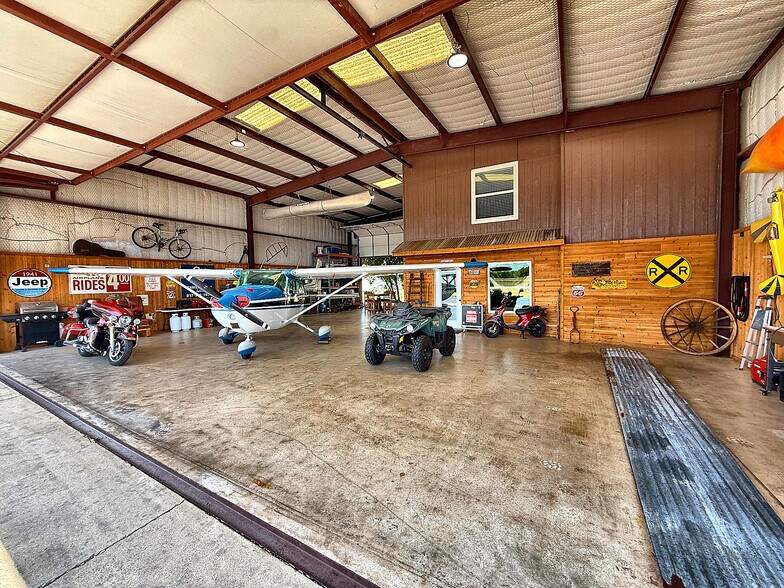 More Photos Of 537 Aviator Dr, Fort Worth Airplane Hangar For Sale