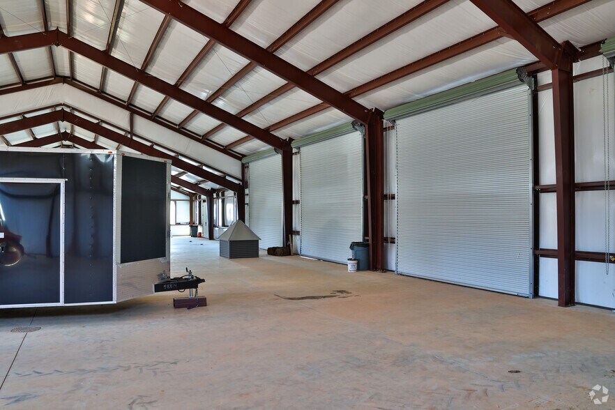 More Photos Of 2224 Gumlog Rd, Lavonia Light Manufacturing For Sale