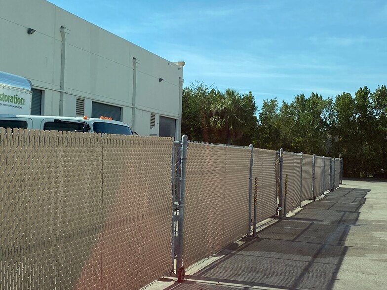 More Photos Of 1805 S Powerline Rd, Deerfield Beach Warehouse For Lease