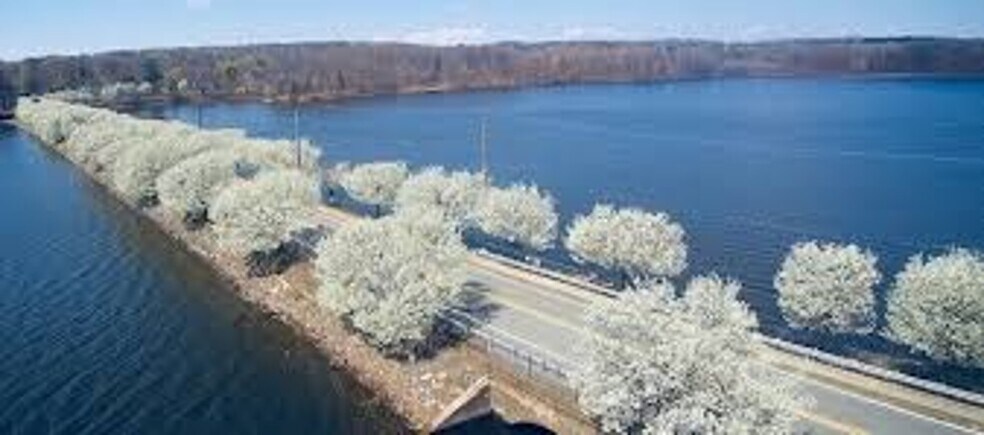 More Photos Of 291 Glen Rd, Woodcliff Lake Garden Center For Lease