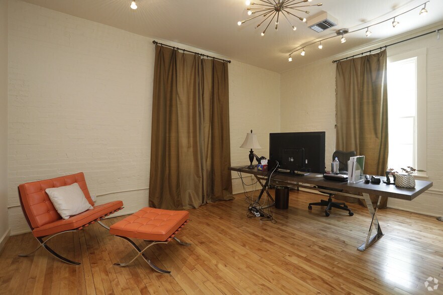 More Photos Of 2409 Commerce St, Houston Freestanding For Lease