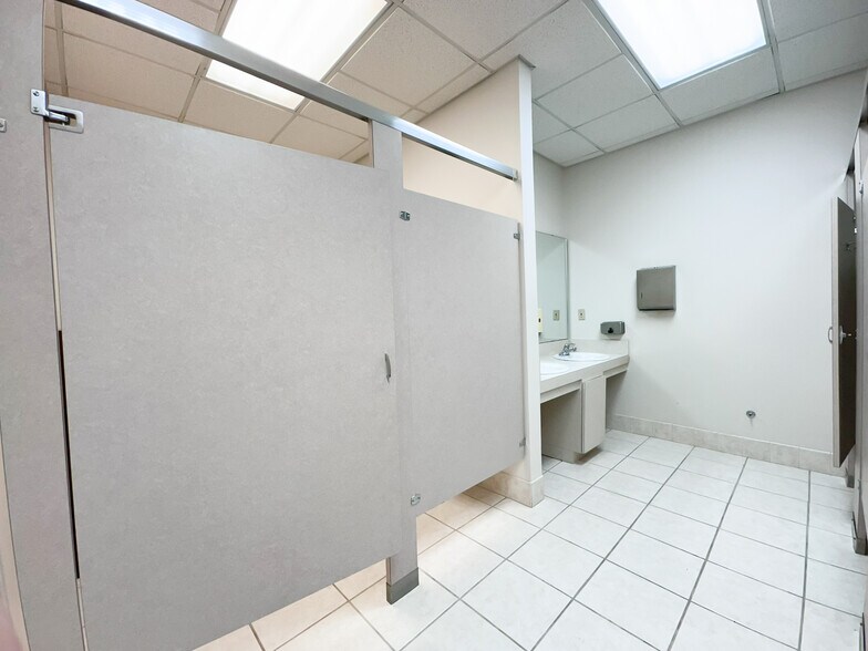 More Photos Of 2115 Harden Blvd, Lakeland Medical For Lease