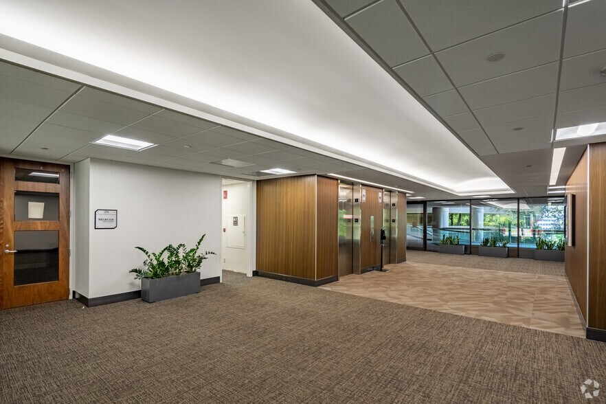 More Photos Of 5901 Peachtree Dunwoody Rd NE, Atlanta Unknown For Lease