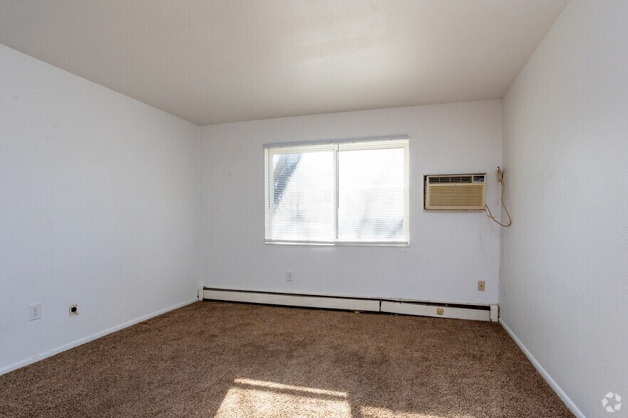 More Photos Of 2010 Arlington Ave, Toledo Apartments For Sale