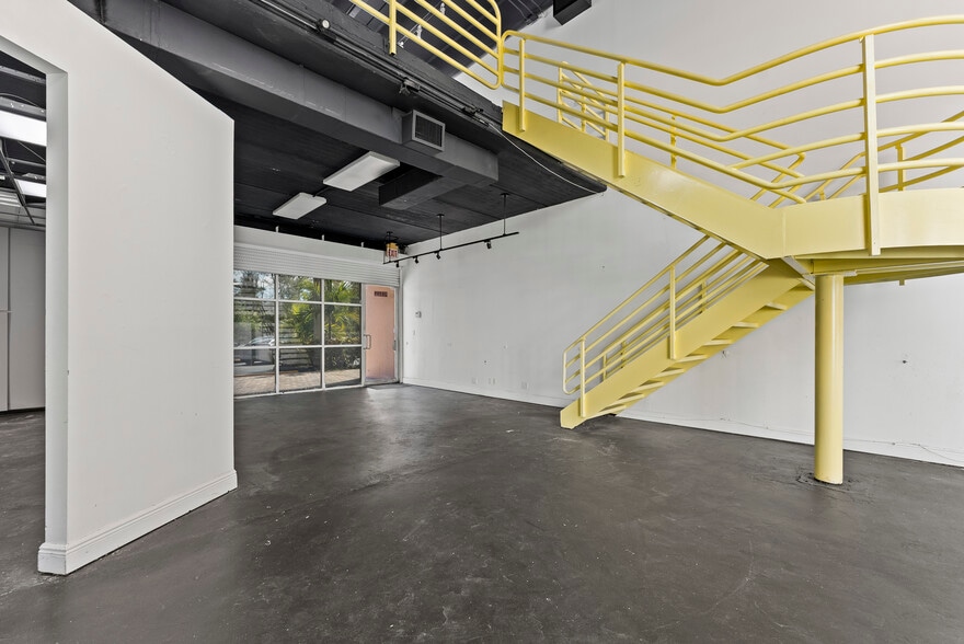 More Photos Of 20165-20199 NE 16th Pl, Miami Flex For Lease