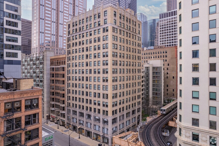 More Photos Of 330 S Wells St, Chicago Office For Lease