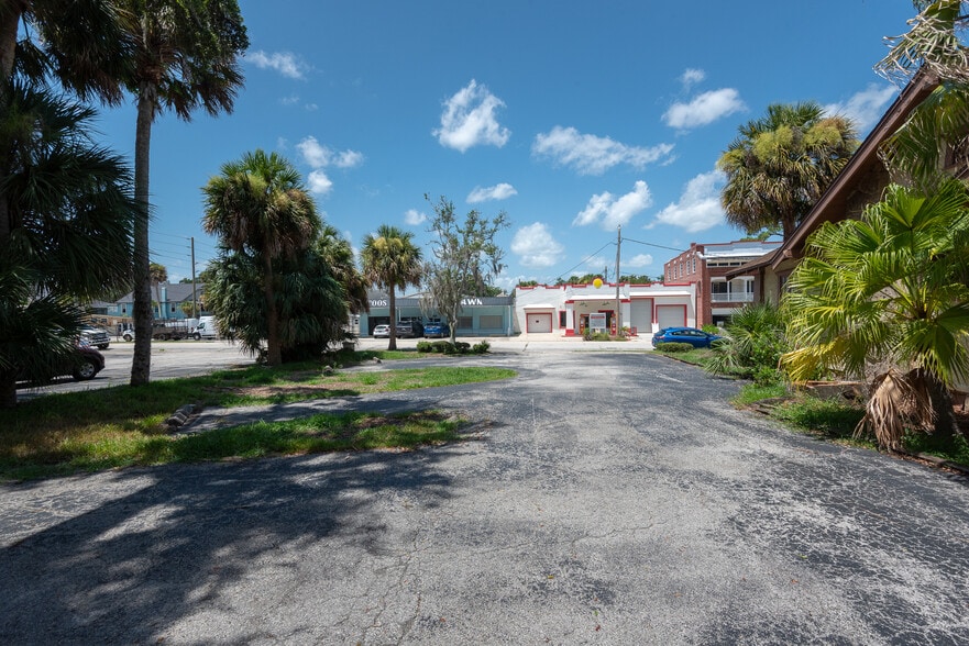 More Photos Of 205 Magnolia St, New Smyrna Beach Office For Lease