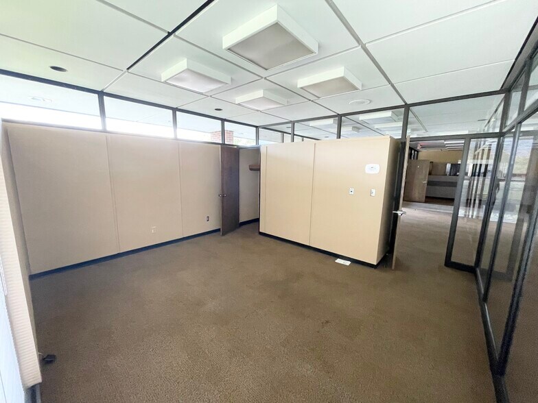 More Photos Of 1325 E Dublin Granville Rd, Columbus Bank For Sale