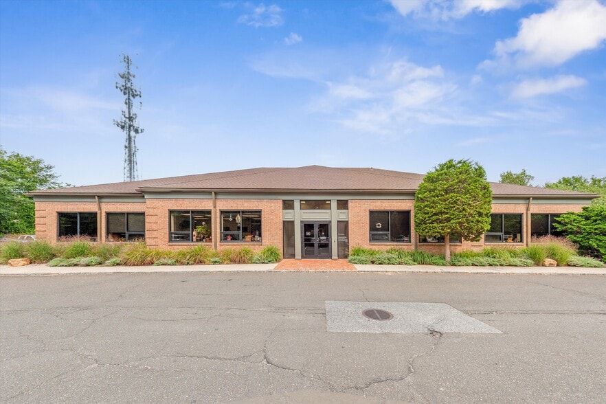 More Photos Of 300 Pantigo Pl, East Hampton Office Residential For Lease