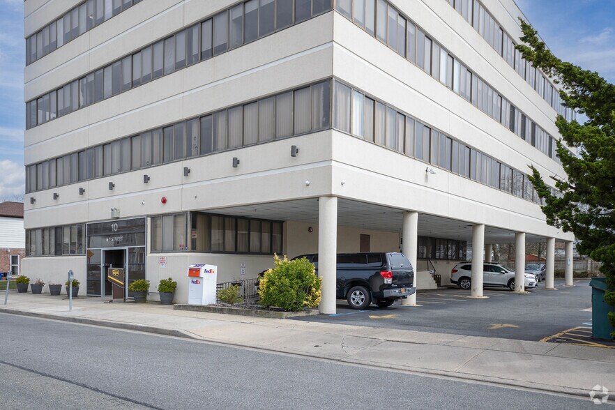 More Photos Of 10 5th St, Valley Stream Office For Lease