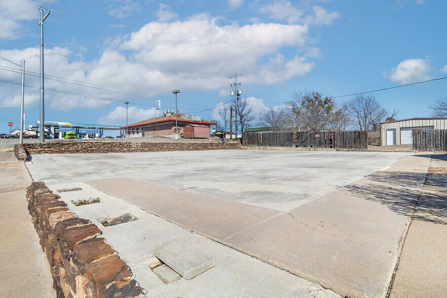 More Photos Of 305 W Dallas St, Llano Religious Facility For Sale