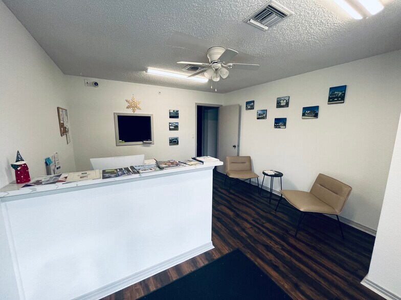 More Photos Of 12155 Metro Pky, Fort Myers Flex For Sale