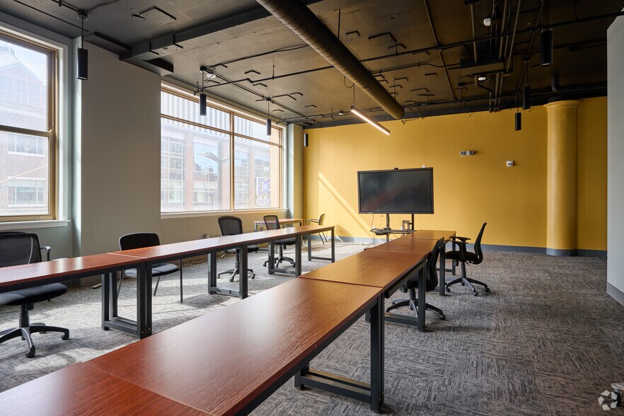 More Photos Of 260 E Main St, Rochester Medical For Lease