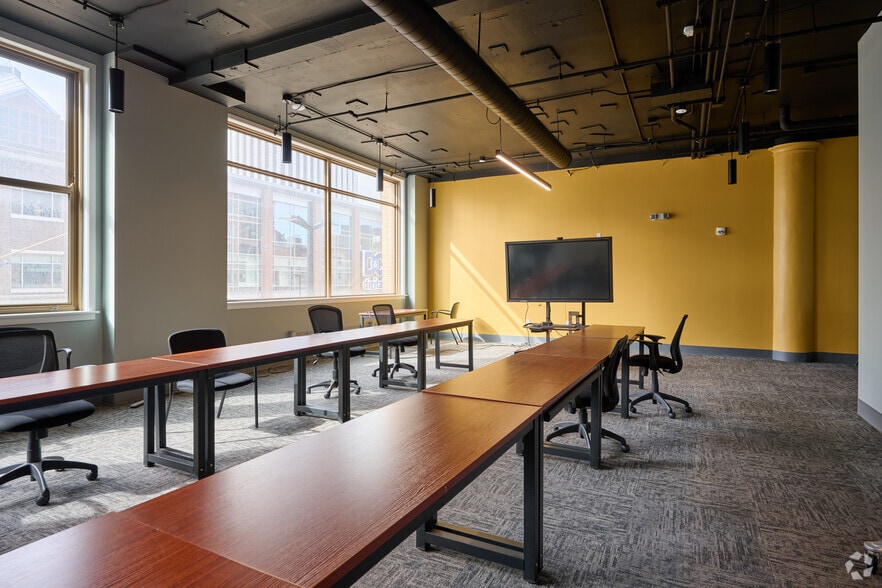 More Photos Of 260 E Main St, Rochester Medical For Lease