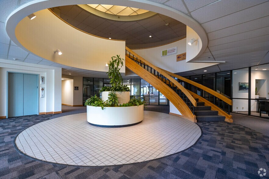 More Photos Of 10928 Eagle River Rd, Eagle River Office For Lease