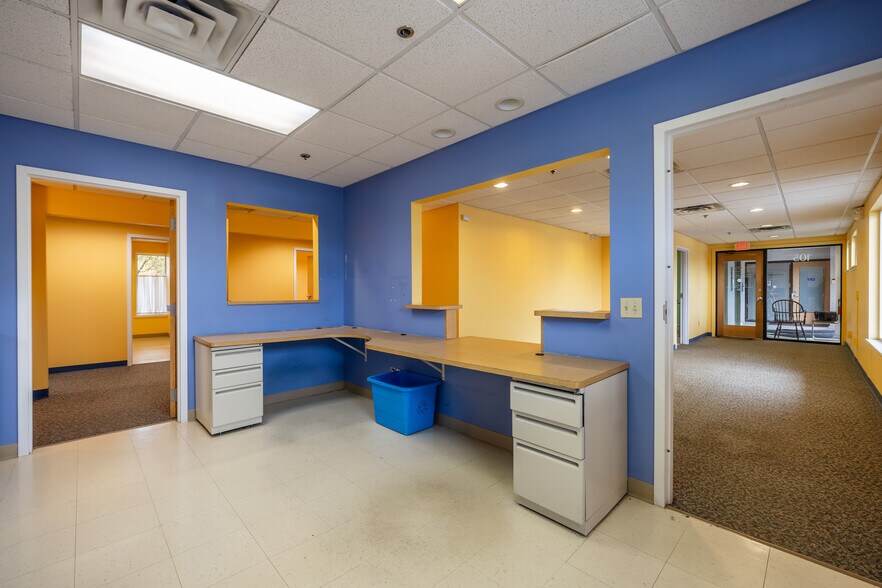 More Photos Of 980 Westfall Rd, Rochester Medical For Lease
