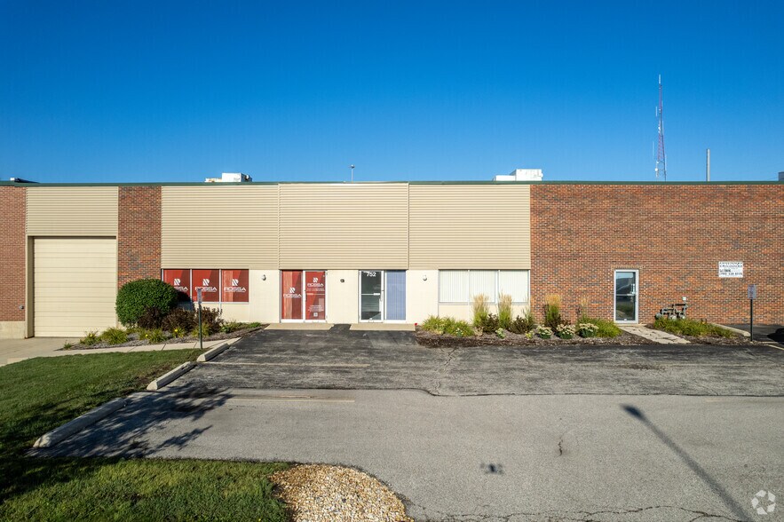 More Photos Of 736-776 Industrial Dr, Elmhurst Warehouse For Lease