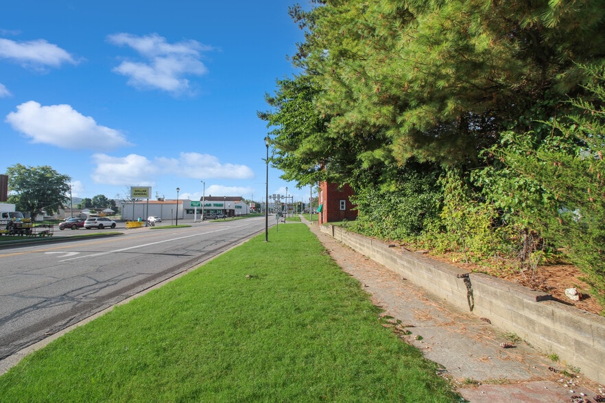 More Photos Of 220 S Main St, Brownstown Office For Sale