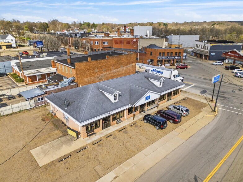 More Photos Of 1 Main St N, Navarre Restaurant For Sale