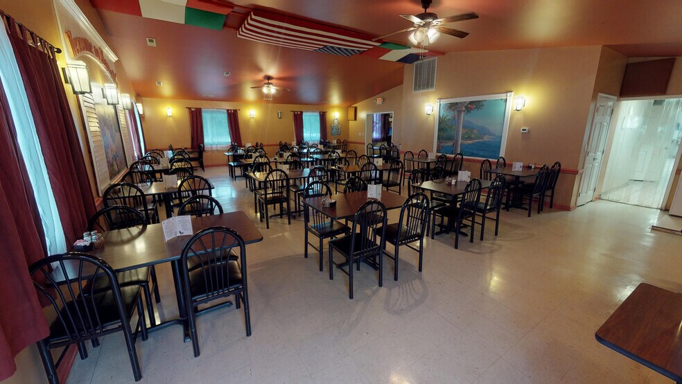 More Photos Of 3885 US Highway 62, Calvert City General Retail For Sale