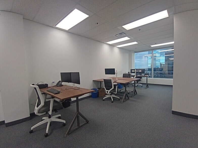 More Photos Of 1420 Blair Towers Pl, Ottawa Office For Lease