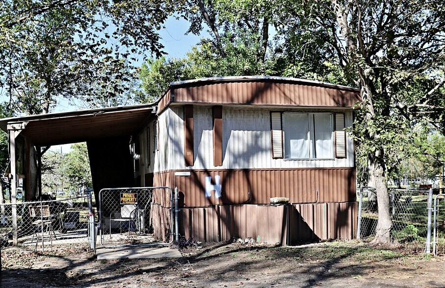 More Photos Of 2106 County Road 58, Rosharon Manufactured Housing Mobile Home Park For Sale