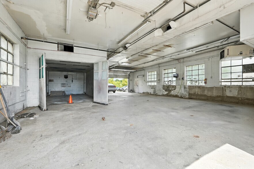 More Photos Of 717 East St, Pittsfield Auto Repair For Lease