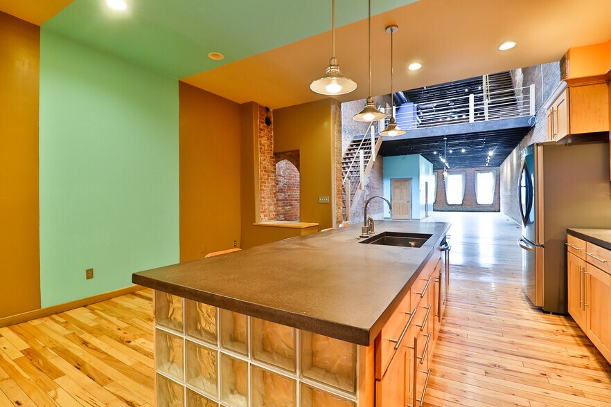 More Photos Of 102-104 W Columbus St, Kenton Office Residential For Sale
