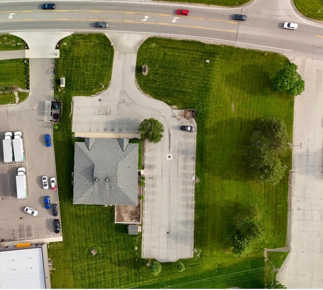 More Photos Of 5230 Renner Rd, Columbus Veterinarian Kennel For Sale