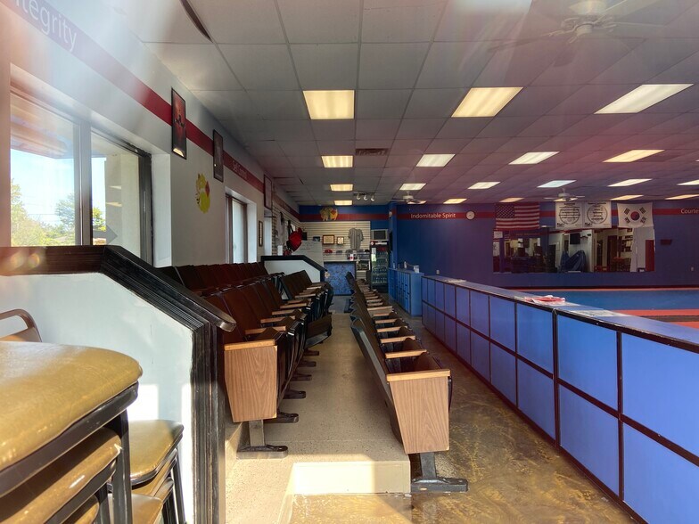 More Photos Of 9503 E Washington St, Indianapolis Storefront For Lease