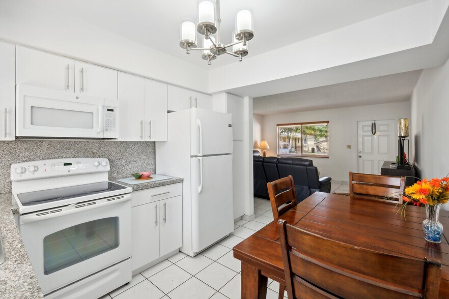 More Photos Of 1201 S Federal Hwy, Hollywood Hotel For Sale