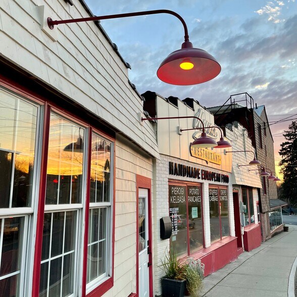 Primary Photo Of 1300 15th St, Troy Restaurant For Lease