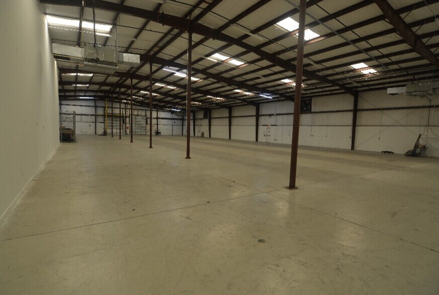 More Photos Of 13770 Automobile Blvd, Clearwater Distribution For Lease