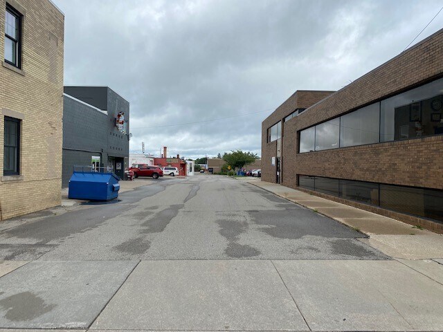 More Photos Of 211 Maple St, Big Rapids Office Residential For Lease