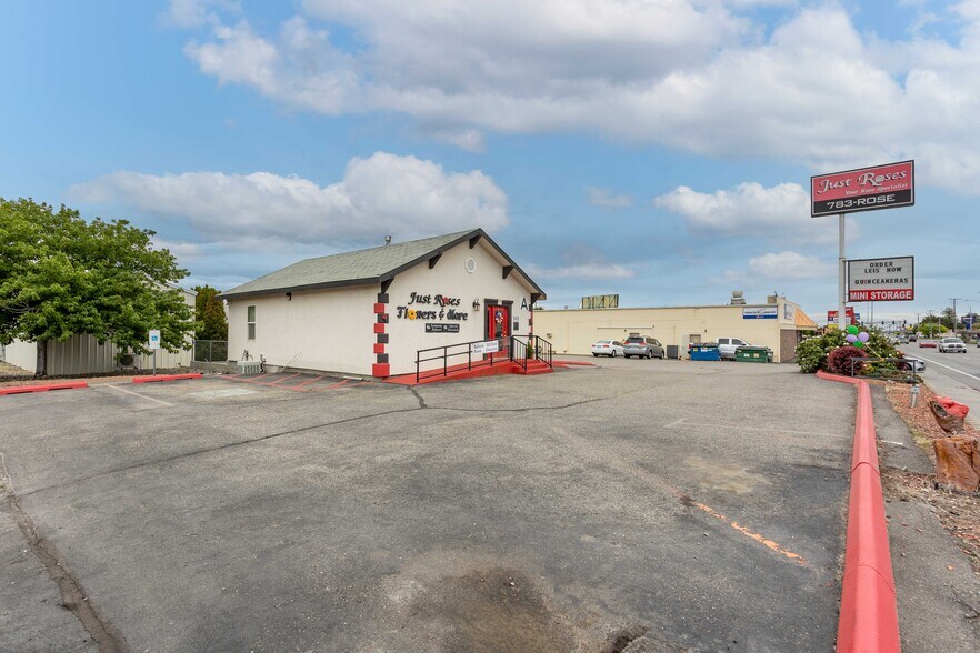 More Photos Of 5428 W Clearwater Ave, Kennewick Storefront Retail Office For Lease