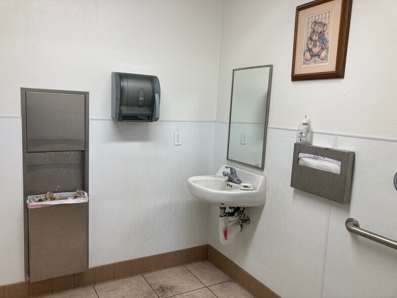 More Photos Of 1450 W Holt Ave, Pomona Light Distribution For Lease