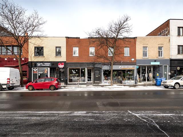 Primary Photo Of 1887-1893 Av Du Mont-Royal E, Montréal Storefront Retail Residential For Sale