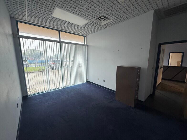 More Photos Of 215 W Donegan Ave, Kissimmee Industrial For Lease