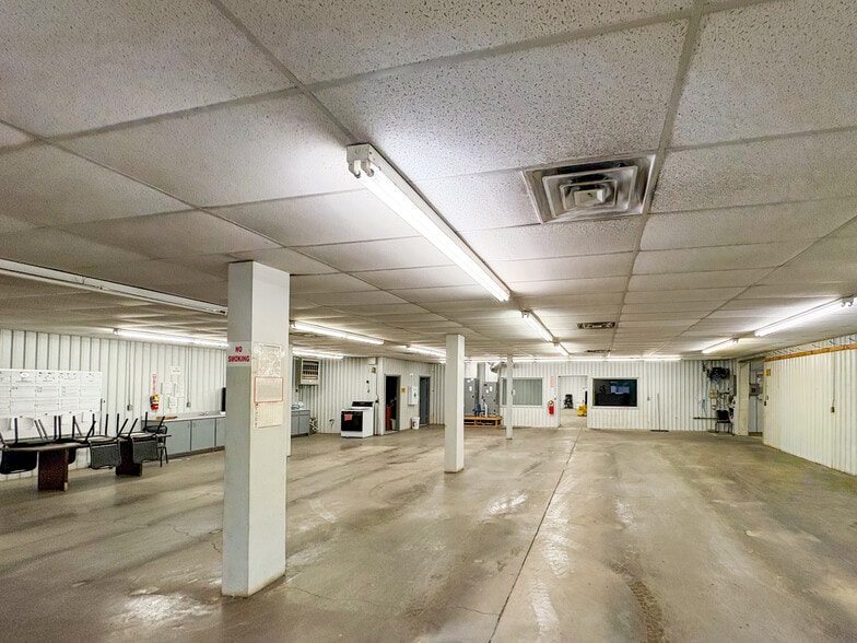 More Photos Of 200 N Pine St, Kermit Industrial For Sale