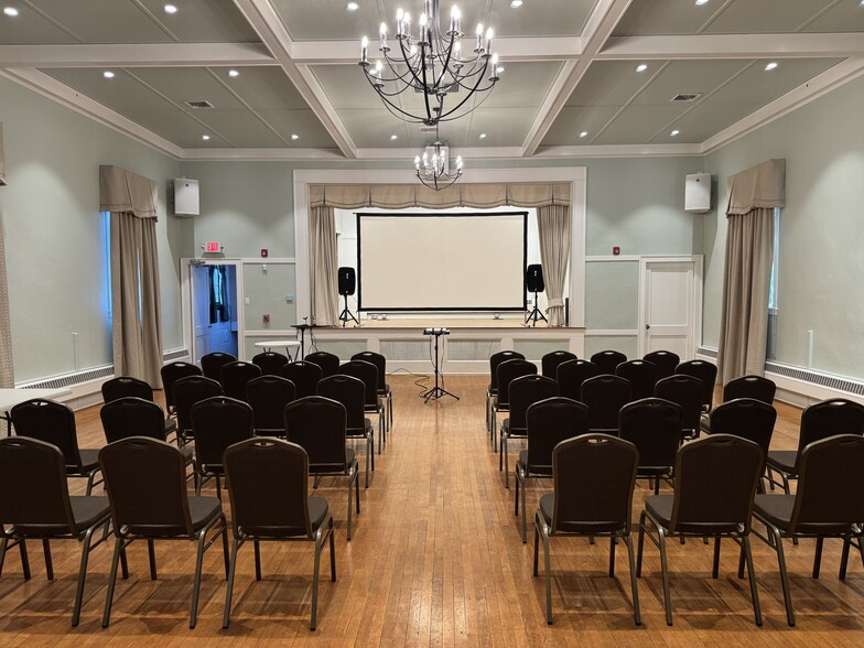 More Photos Of 43 Naubuc Ave, Glastonbury Flex For Sale