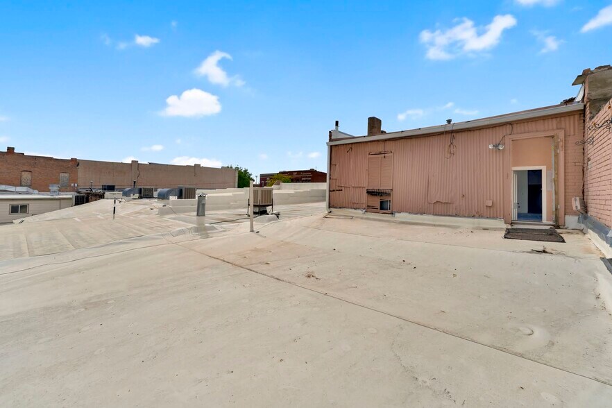 More Photos Of 122 W Main St, Florence Storefront For Sale