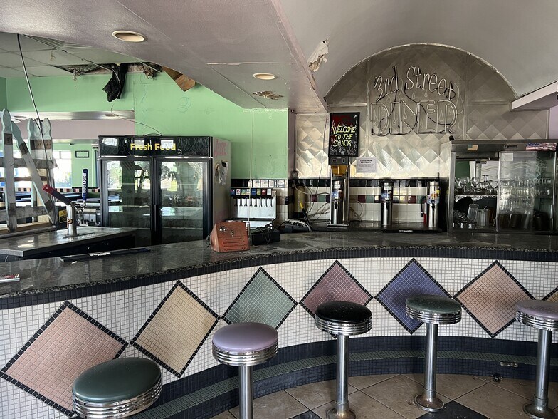 More Photos Of 223 9th Ave S, Jacksonville Beach Restaurant For Lease