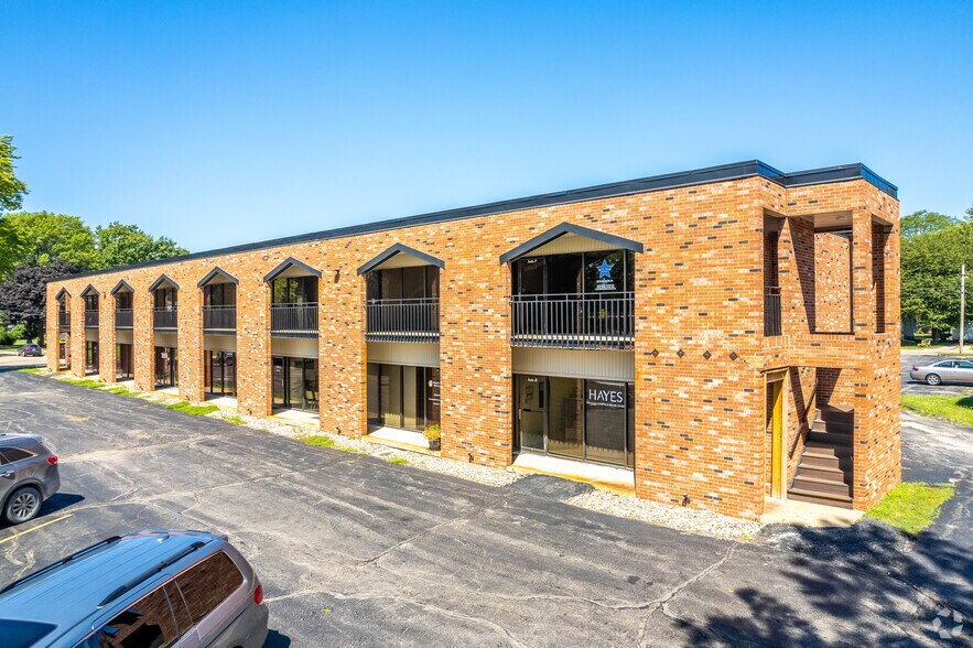 Primary Photo Of 3821-3829 71st St, Urbandale Office For Lease