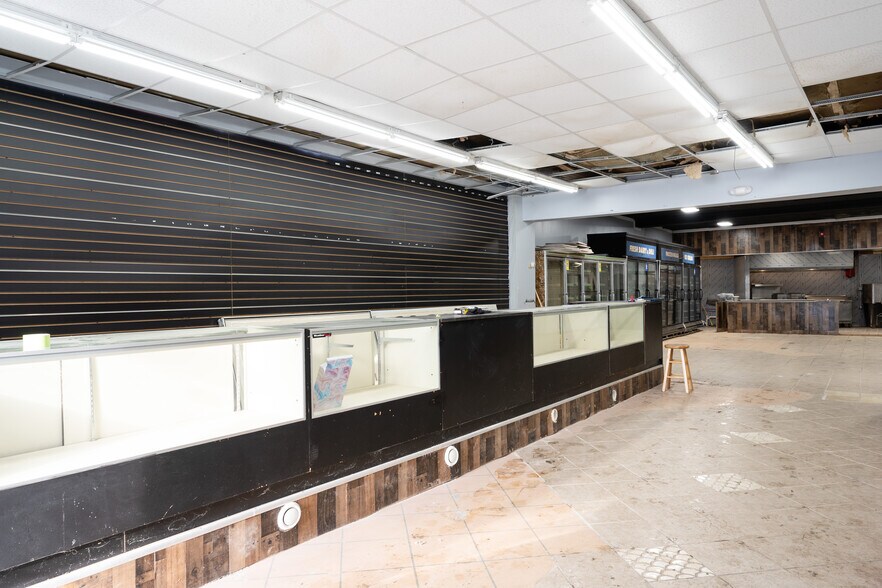 More Photos Of 392 Lyell Ave, Rochester Bar For Sale