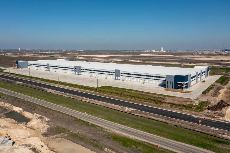 More Photos Of 1069 FM 3349, Taylor Distribution For Lease