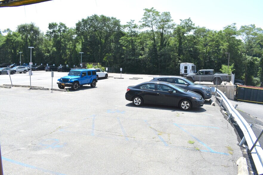 More Photos Of 1508-1514 Northern Blvd, Manhasset Storefront For Lease