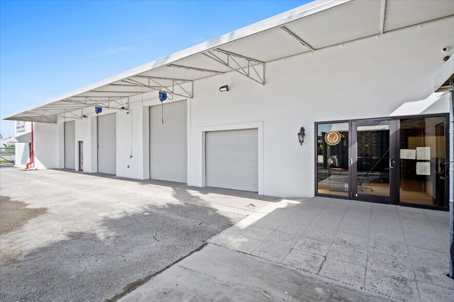 More Photos Of 4010 Miller Ave, West Palm Beach Light Distribution For Sale