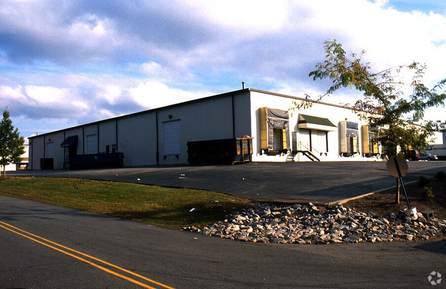 More Photos Of 3208 Spottswood St, Raleigh Warehouse For Lease